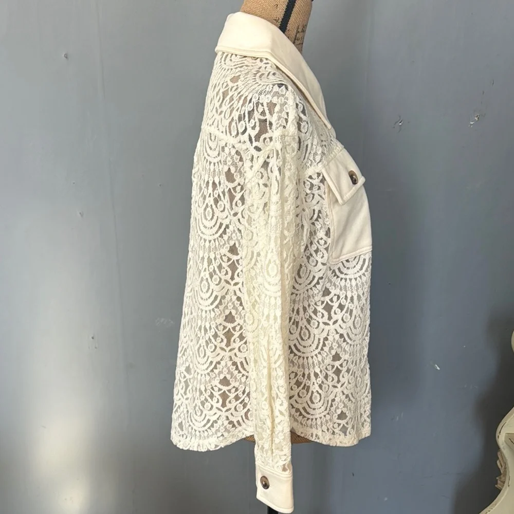 Chic Lace Button-Up Shirt - Picture 6 of 7